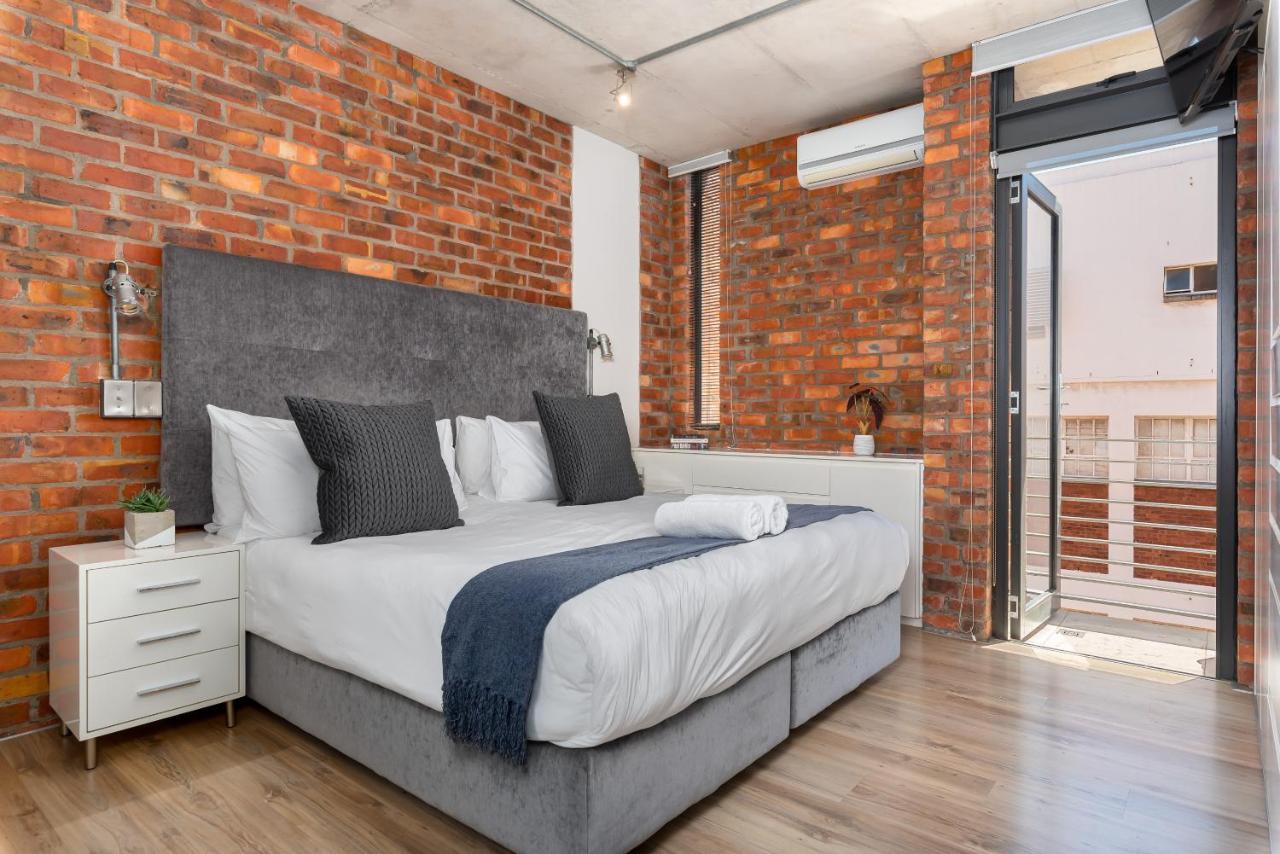 Metropolis Apartment