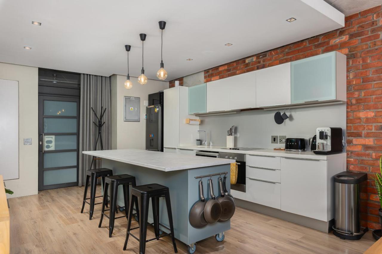 Metropolis Apartment