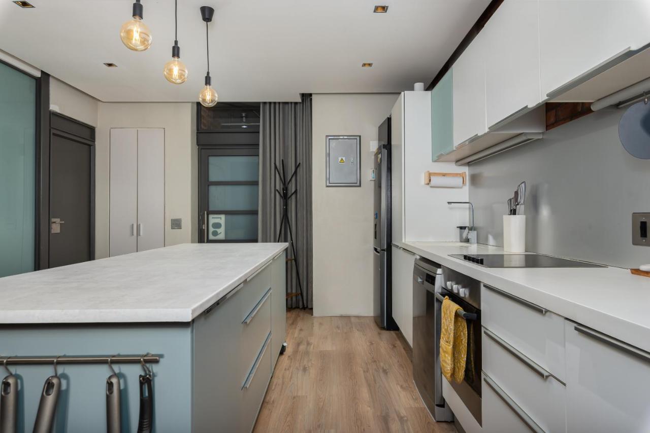 Metropolis Apartment *
