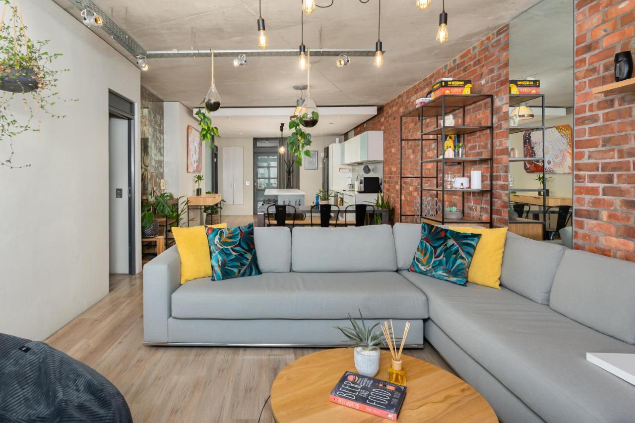 Metropolis Apartment *
